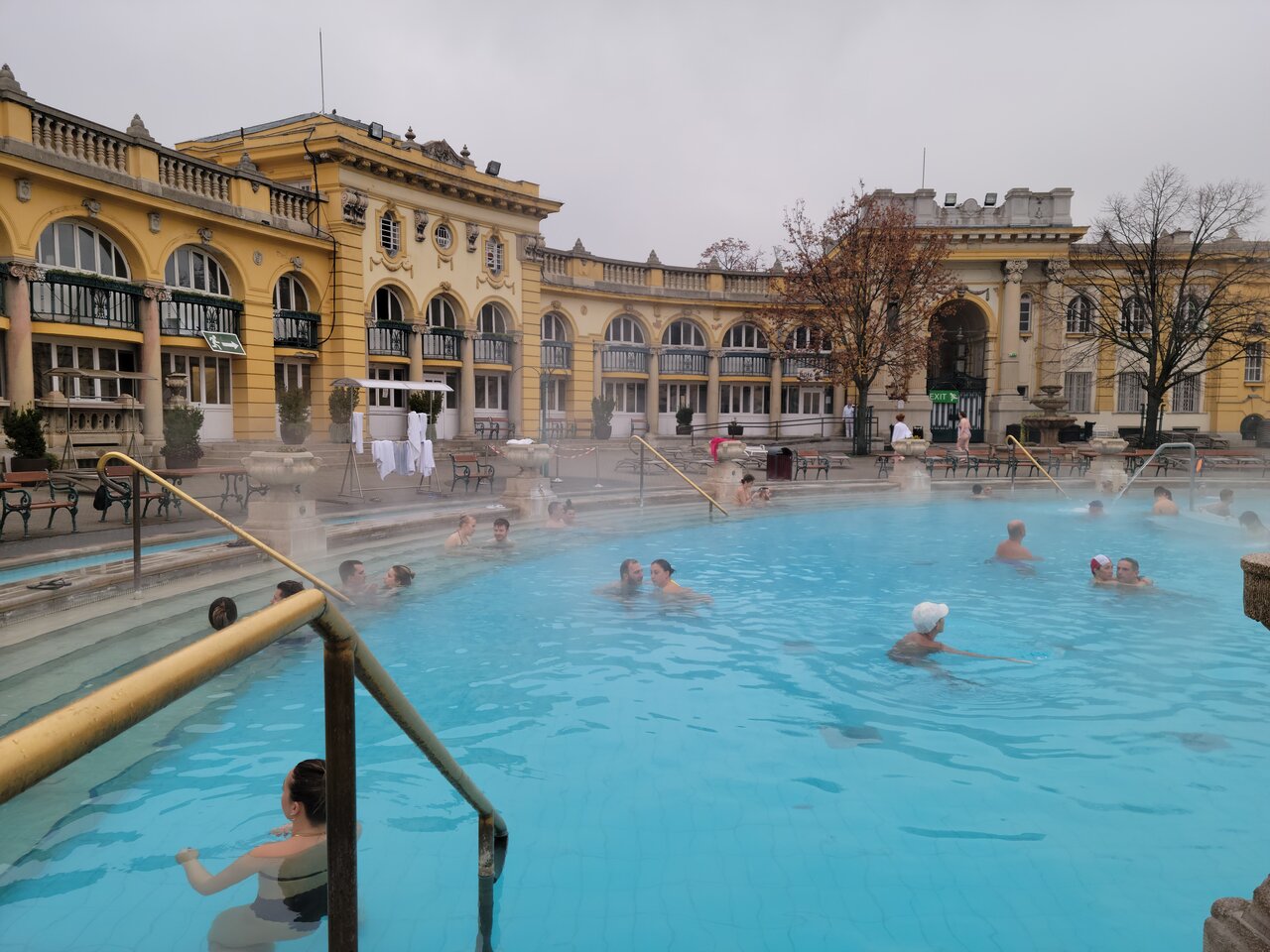 Szechenyi Bath, Budapest Szechenyi Bath, Budapest. Outdoor spa in November