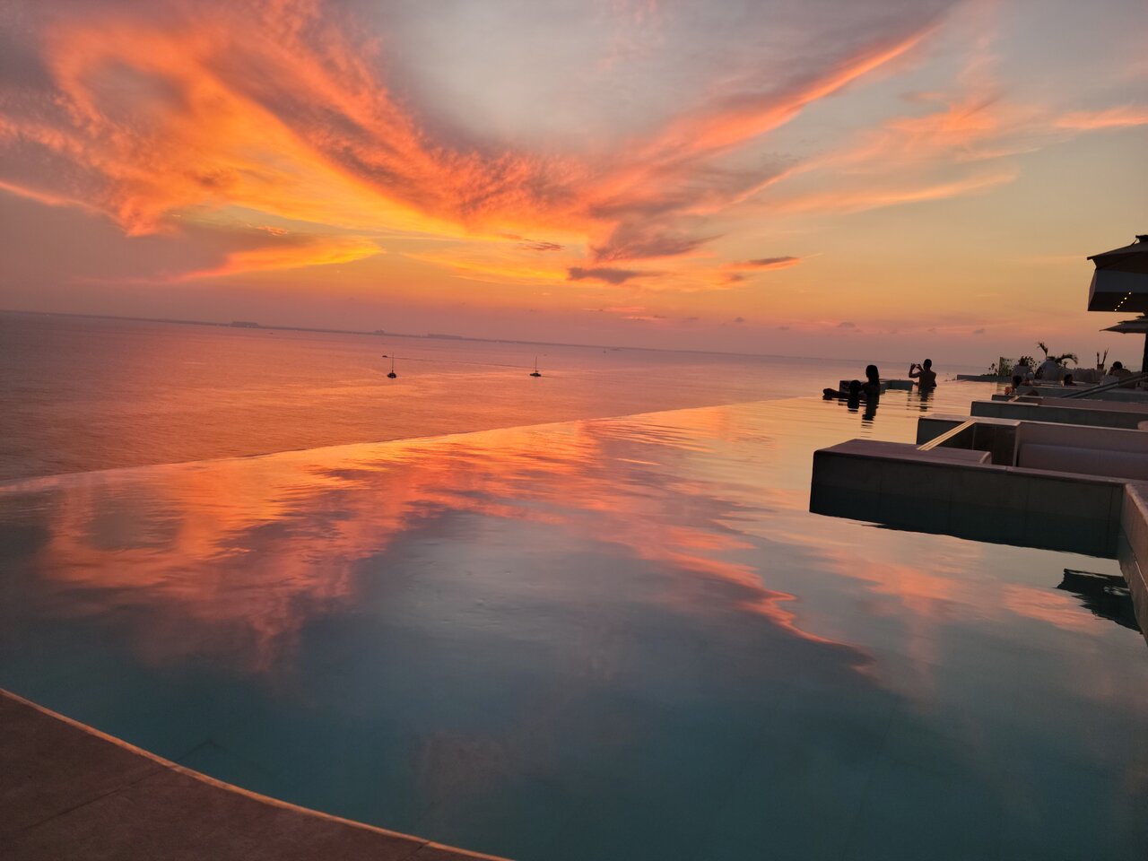 sunset on Isla Mujeres infinity pool