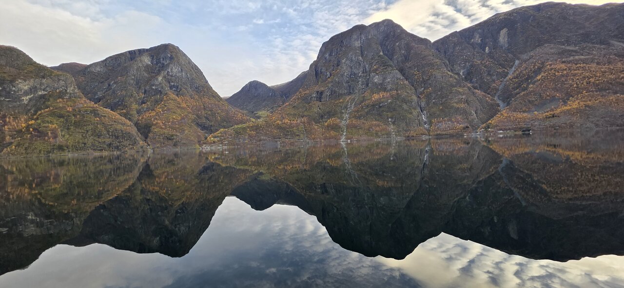 Bookend photo of the Aurlandsfjord fjord Bookend photo, Norwegian fjord, Aurlandsfjord, Flam FjordSafari